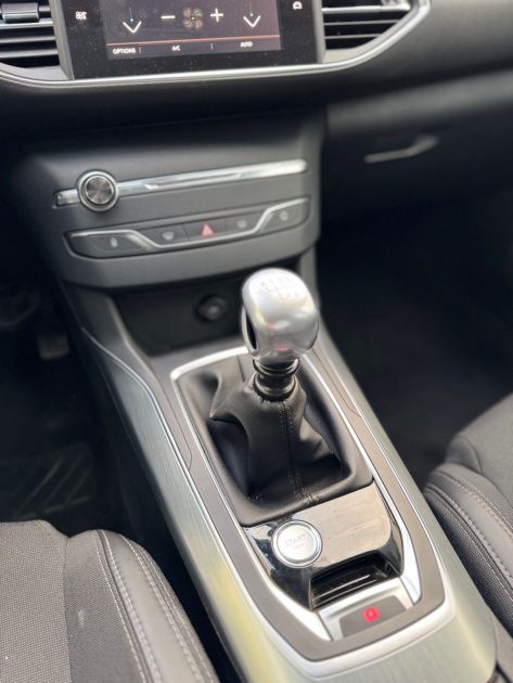 PEUGEOT 308 - 3 1.5 BLUEHDI 130CH S&S ACTIVE GARANTIE 12 MOIS  