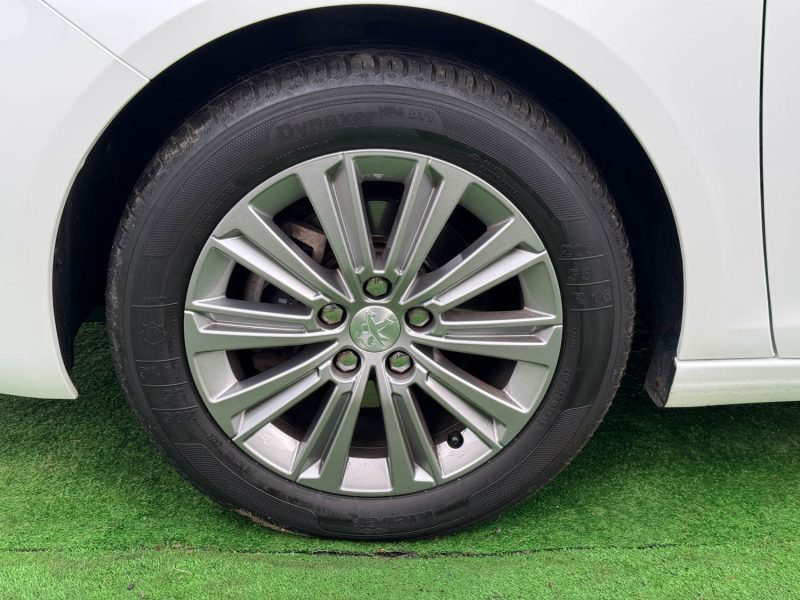 PEUGEOT 308 - 3 1.5 BLUEHDI 130CH S&S ACTIVE GARANTIE 12 MOIS  