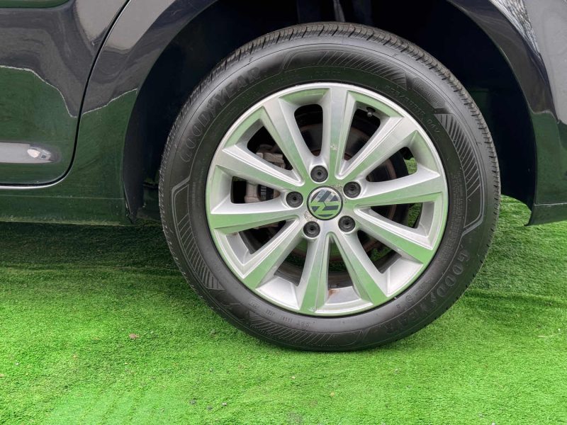 VOLKSWAGEN TOURAN 1.6 TDI 105CH BLUEMOTION  CONFORT LINE DSG7 GARANTIE 12 MOIS 