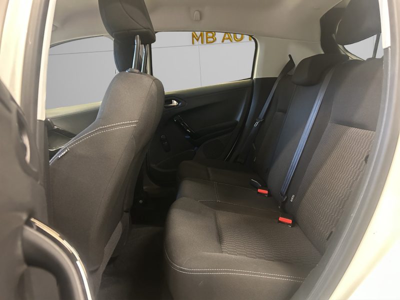 PEUGEOT 208 1.2 ESSENCE 82CV