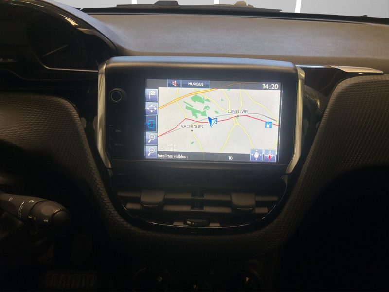 PEUGEOT 208 1.2 ESSENCE 82CV