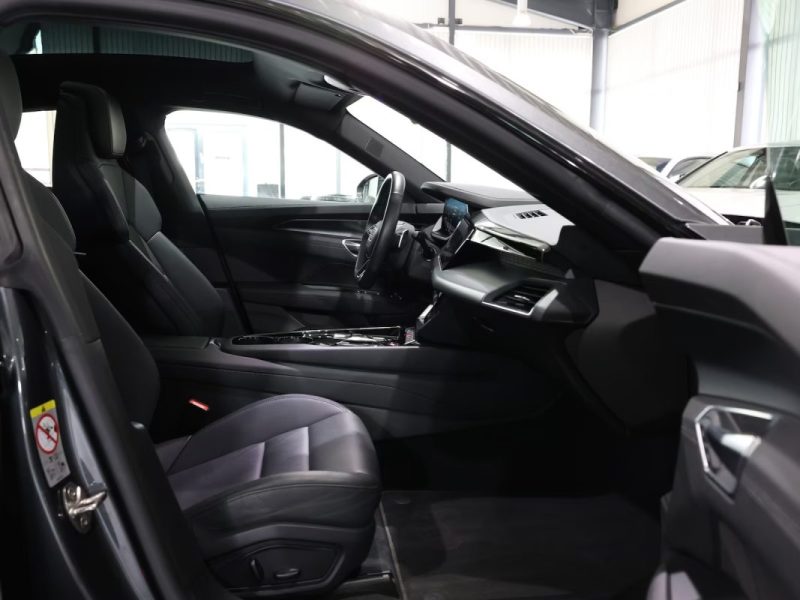 AUDI e-tron GT quattro 476ch / Toit pano / Virtual Cockpit / ACC / Caméra / Black Pack