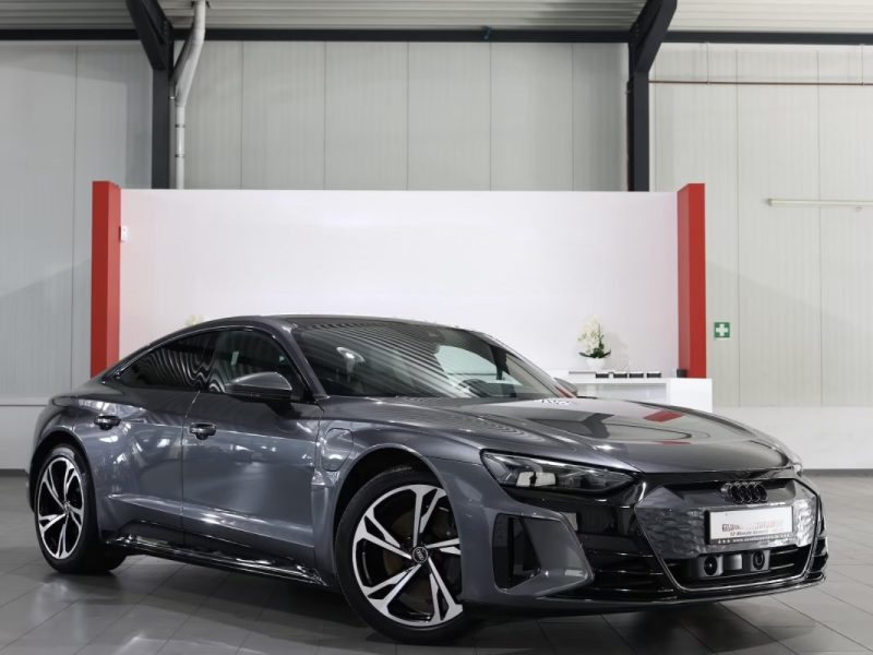 AUDI e-tron GT quattro 476ch / Toit pano / Virtual Cockpit / ACC / Caméra / Black Pack