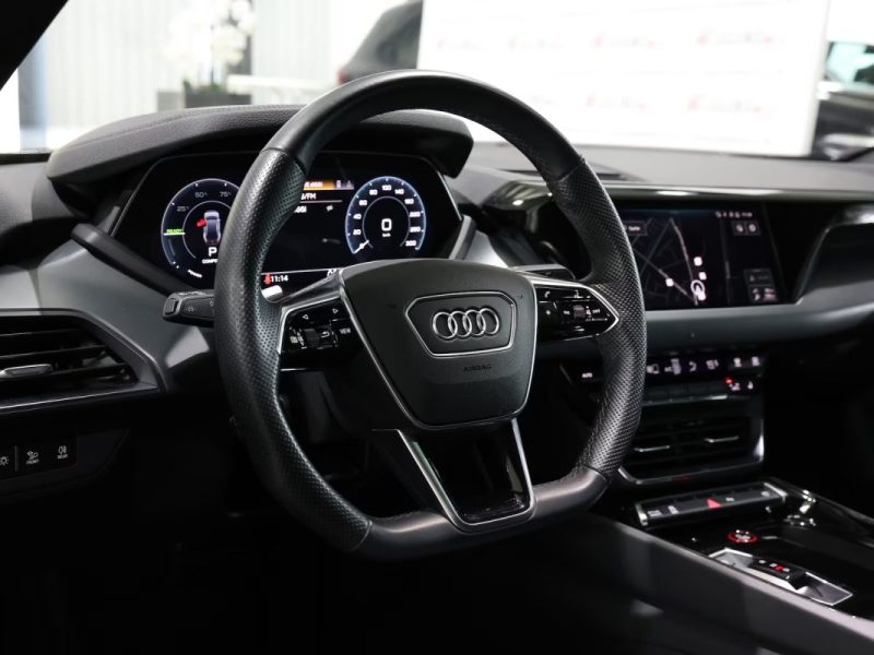AUDI e-tron GT quattro 476ch / Toit pano / Virtual Cockpit / ACC / Caméra / Black Pack