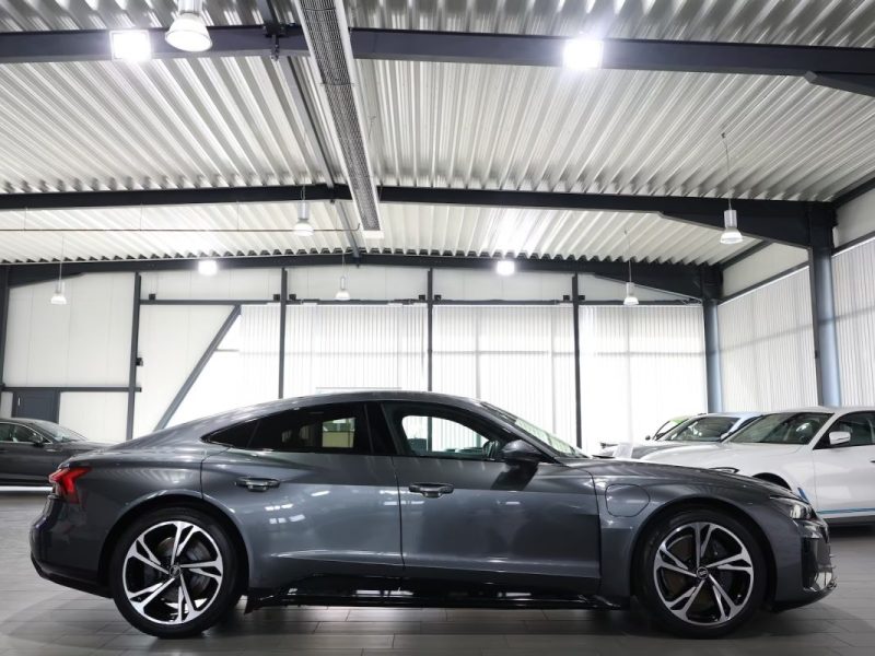 AUDI e-tron GT quattro 476ch / Toit pano / Virtual Cockpit / ACC / Caméra / Black Pack
