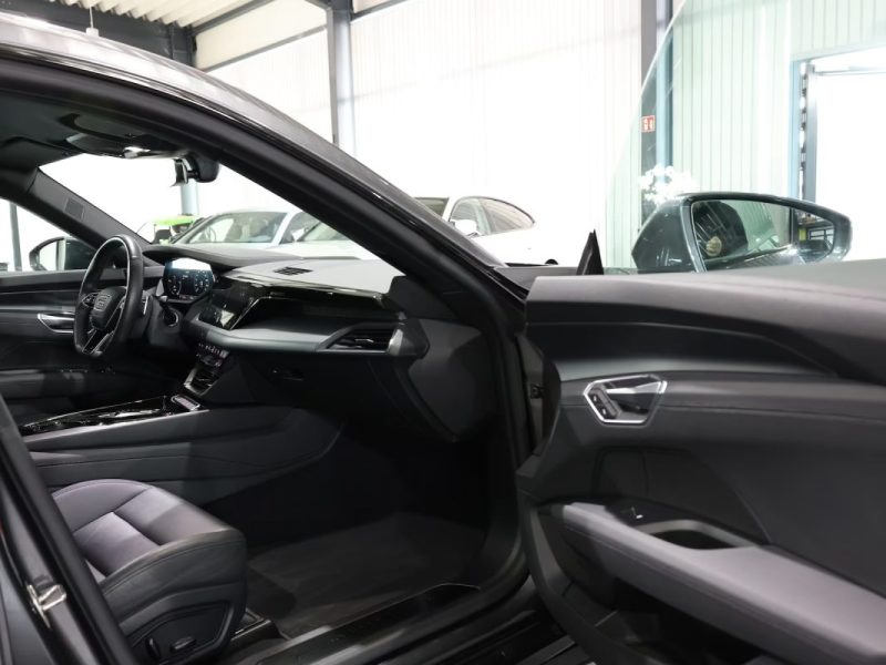 AUDI e-tron GT quattro 476ch / Toit pano / Virtual Cockpit / ACC / Caméra / Black Pack