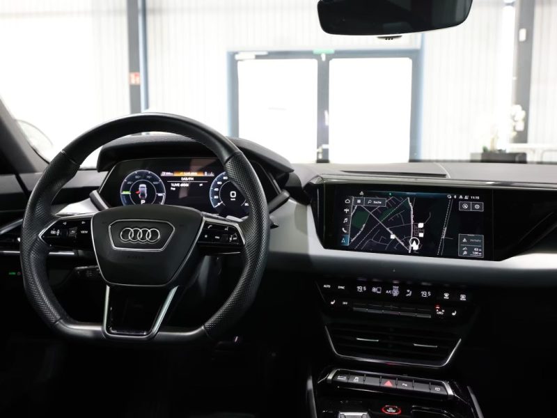 AUDI e-tron GT quattro 476ch / Toit pano / Virtual Cockpit / ACC / Caméra / Black Pack