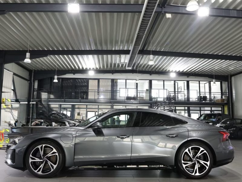AUDI e-tron GT quattro 476ch / Toit pano / Virtual Cockpit / ACC / Caméra / Black Pack