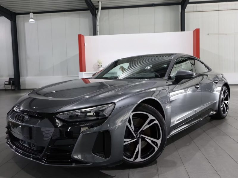 AUDI e-tron GT quattro 476ch / Toit pano / Virtual Cockpit / ACC / Caméra / Black Pack