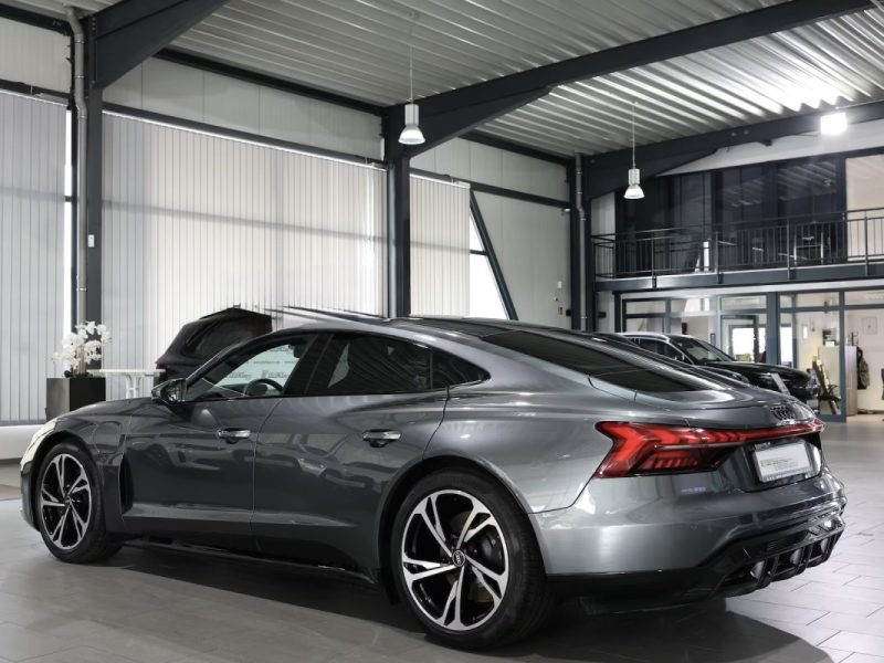 AUDI e-tron GT quattro 476ch / Toit pano / Virtual Cockpit / ACC / Caméra / Black Pack