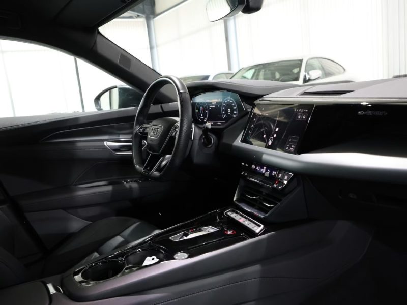 AUDI e-tron GT quattro 476ch / Toit pano / Virtual Cockpit / ACC / Caméra / Black Pack