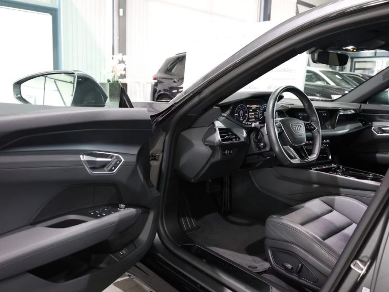 AUDI e-tron GT quattro 476ch / Toit pano / Virtual Cockpit / ACC / Caméra / Black Pack