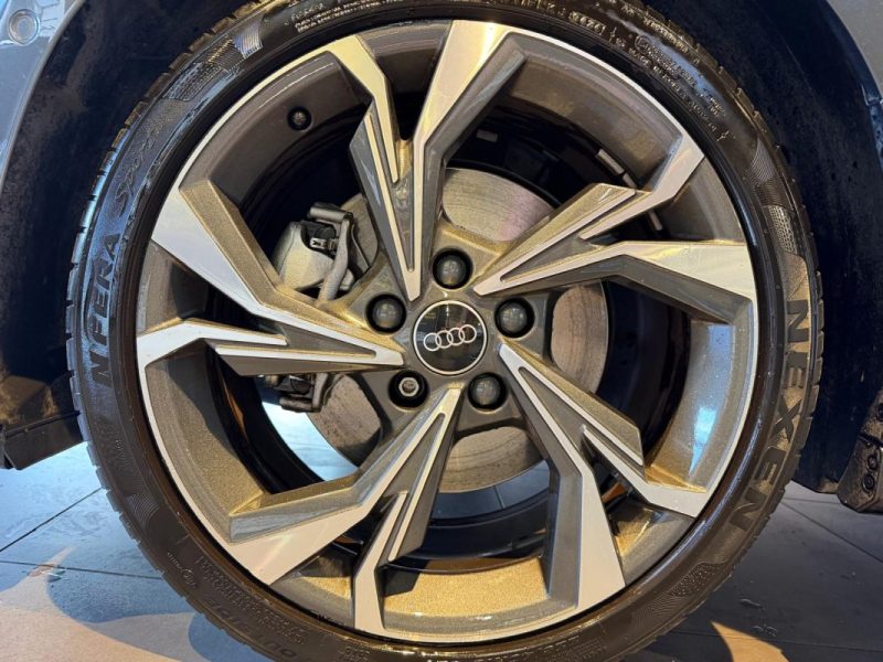 AUDI A3 40 TFSIE 204 S TRONIC S LINE  2024