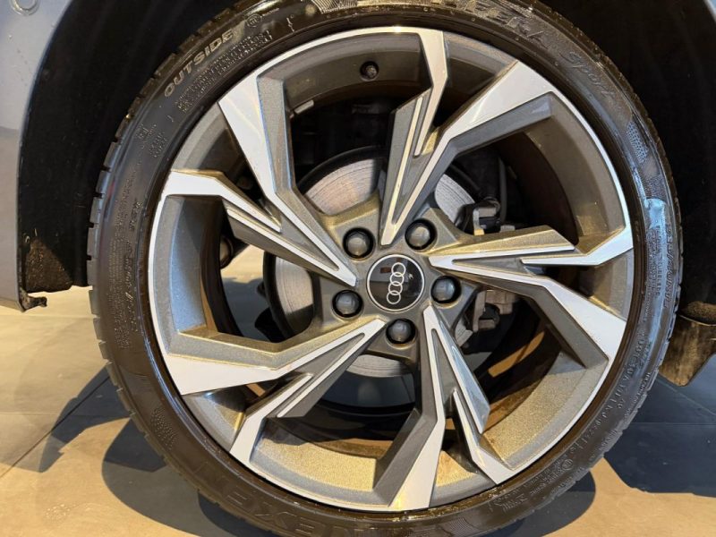 AUDI A3 40 TFSIE 204 S TRONIC S LINE  2024