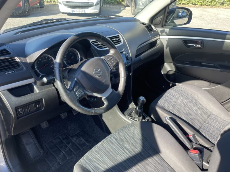 SUZUKI SWIFT SWIFT 4 PRIVILEGE 1.2 VVT 94CV TOIT OUVRANT CLIM GARANTIE 