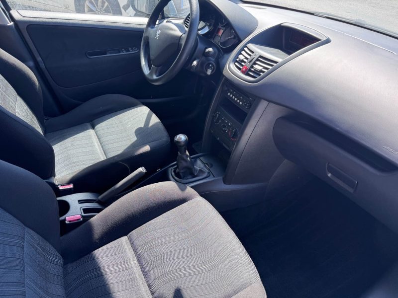 PEUGEOT 207 1.6 HDI 90cv / 1 ERE MAIN / 5 PORTES 