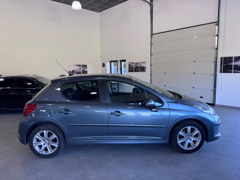 PEUGEOT 207 1.6 HDI 90cv / 1 ERE MAIN / 5 PORTES 