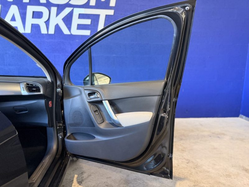 CITROËN C3 EXCLUSIVE - 1.6 L HDi - 92 ch - COURROIE NEUVE - TOIT PANORAMIQUE - IDEAL JEUNE PERMIS 