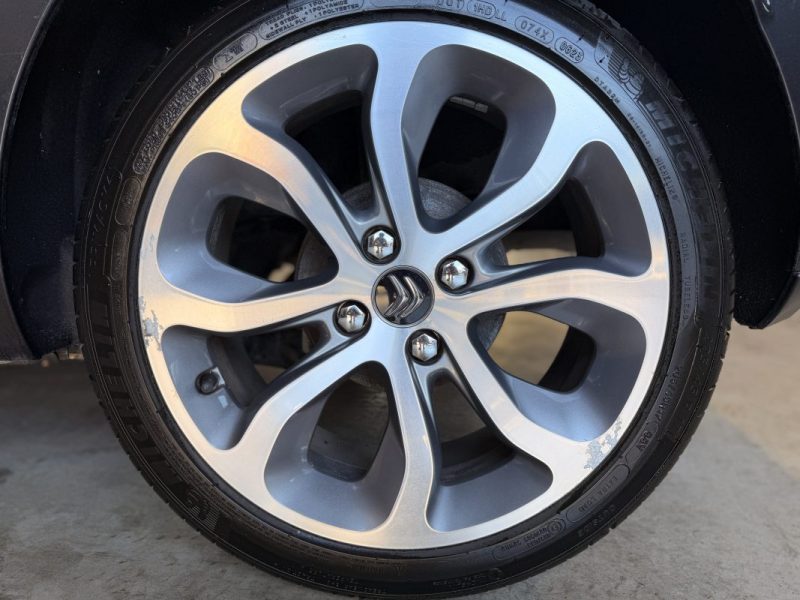 CITROËN C3 EXCLUSIVE - 1.6 L HDi - 92 ch - COURROIE NEUVE - TOIT PANORAMIQUE - IDEAL JEUNE PERMIS 