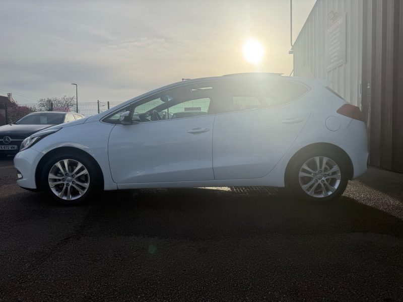 KIA CEE-D 2 TOIT OUVRANT 1.6 CRDI - 16V TURBO 128CV 5 PORTES 2013
