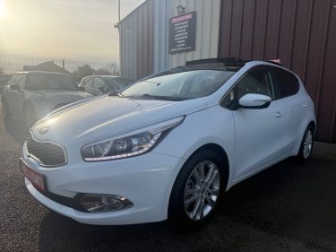 KIA CEE-D 2 TOIT OUVRANT 1.6 CRDI - 16V TURBO 128CV 5 PORTES 2013