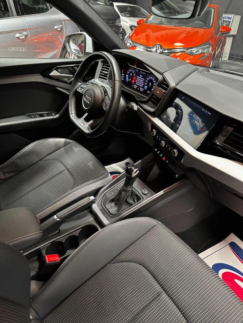MAGNIFIQUE AUDI A1 SPORTBACK S LINE 1.0 TFSI 110 CH (SUIVI D’ENTRETIEN AUDI, PACK S LINE, CARPLAY)