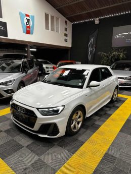 MAGNIFIQUE AUDI A1 SPORTBACK S LINE 1.0 TFSI 110 CH (SUIVI D’ENTRETIEN AUDI, PACK S LINE, CARPLAY)