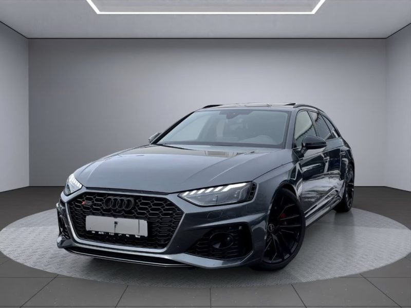 AUDI RS4 Avant / Matrix LED / Sièges massants / Caméra AV / Échappement sport