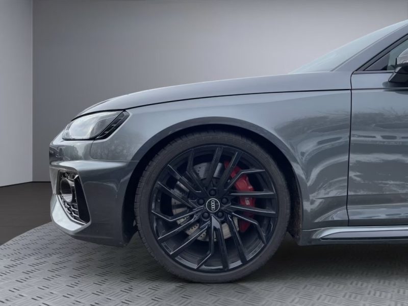 AUDI RS4 Avant / Matrix LED / Sièges massants / Caméra AV / Échappement sport