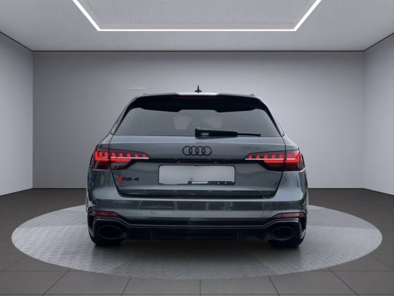 AUDI RS4 Avant / Matrix LED / Sièges massants / Caméra AV / Échappement sport