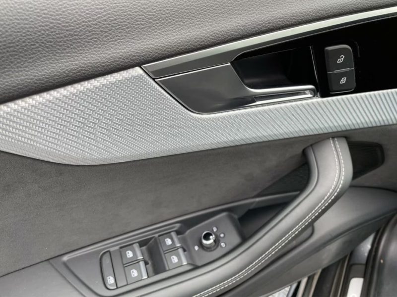 AUDI RS4 Avant / Matrix LED / Sièges massants / Caméra AV / Échappement sport