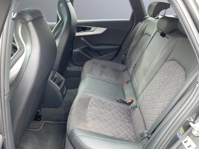 AUDI RS4 Avant / Matrix LED / Sièges massants / Caméra AV / Échappement sport