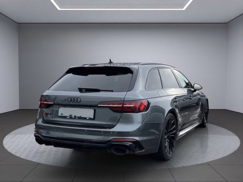 AUDI RS4 Avant / Matrix LED / Sièges massants / Caméra AV / Échappement sport