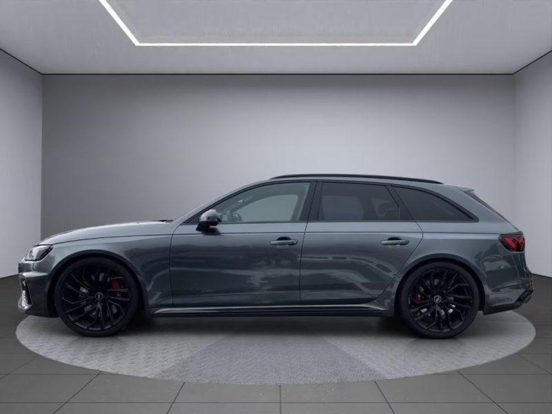 AUDI RS4 Avant / Matrix LED / Sièges massants / Caméra AV / Échappement sport