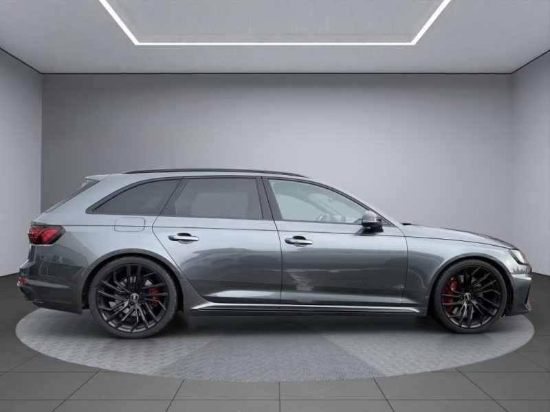 AUDI RS4 Avant / Matrix LED / Sièges massants / Caméra AV / Échappement sport