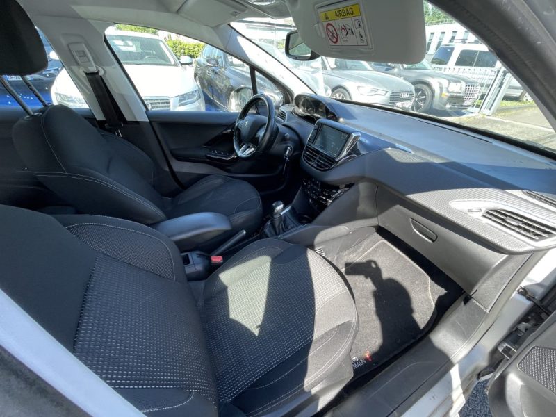 PEUGEOT 208 1.2 PURETECH 82CH ALLURE 5P