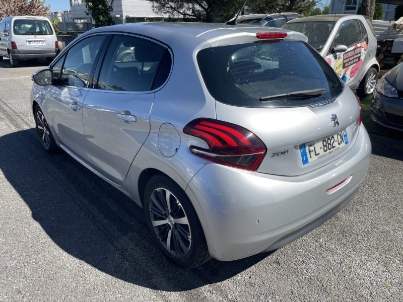 PEUGEOT 208 1.2 PURETECH 82CH ALLURE 5P