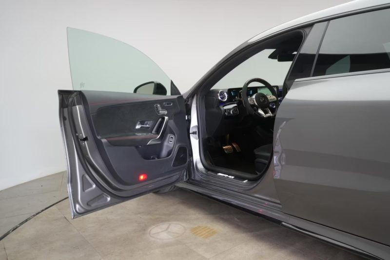 MERCEDES CLA SHOOTING 45 AMG 421 CV TOIT OUVRANT SIEGES SPORT