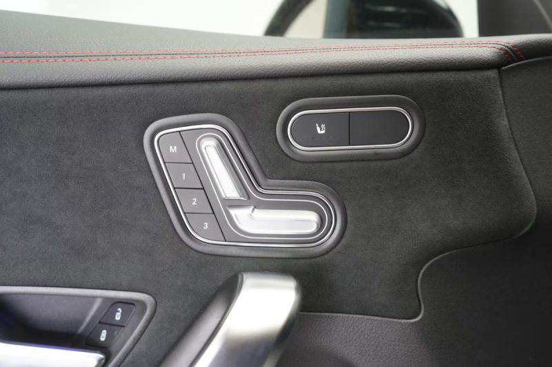 MERCEDES CLA SHOOTING 45 AMG 421 CV TOIT OUVRANT SIEGES SPORT