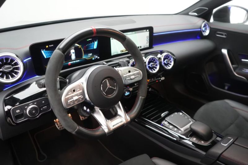 MERCEDES CLA SHOOTING 45 AMG 421 CV TOIT OUVRANT SIEGES SPORT