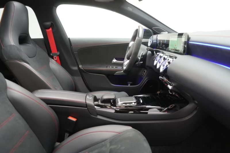 MERCEDES CLA SHOOTING 45 AMG 421 CV TOIT OUVRANT SIEGES SPORT