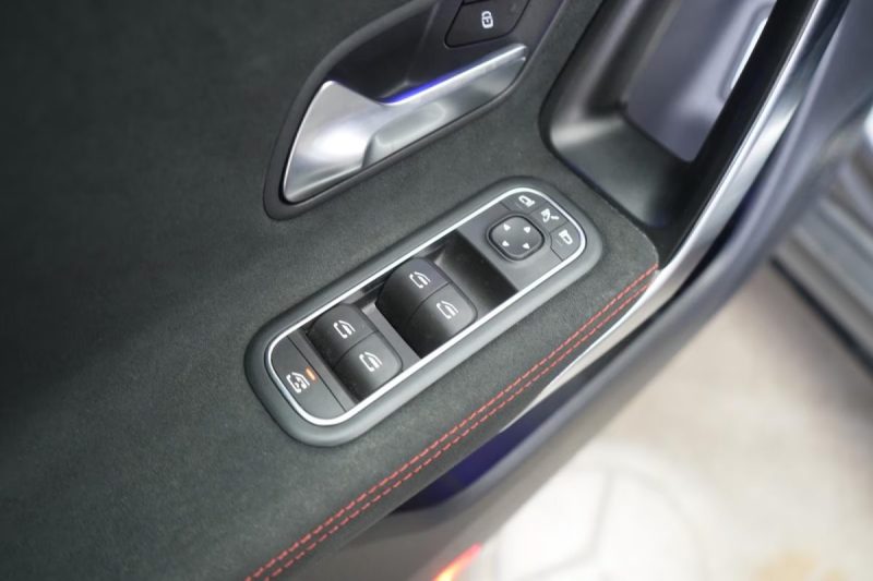 MERCEDES CLA SHOOTING 45 AMG 421 CV TOIT OUVRANT SIEGES SPORT