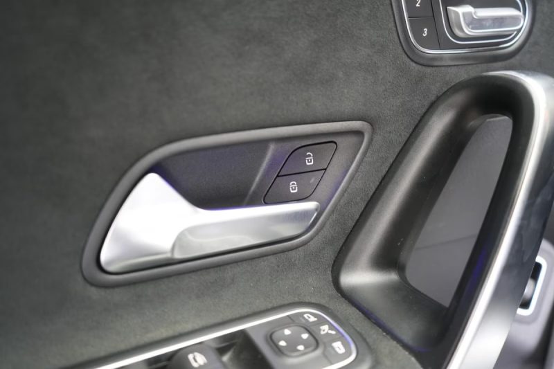 MERCEDES CLA SHOOTING 45 AMG 421 CV TOIT OUVRANT SIEGES SPORT