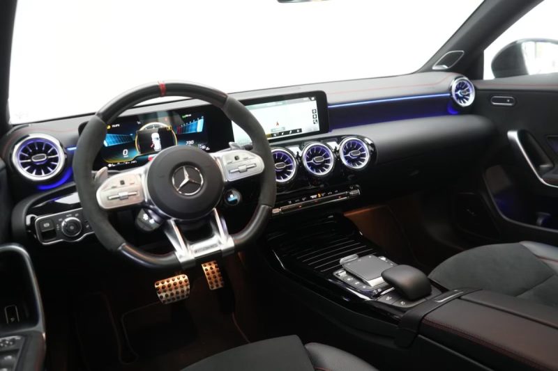 MERCEDES CLA SHOOTING 45 AMG 421 CV TOIT OUVRANT SIEGES SPORT