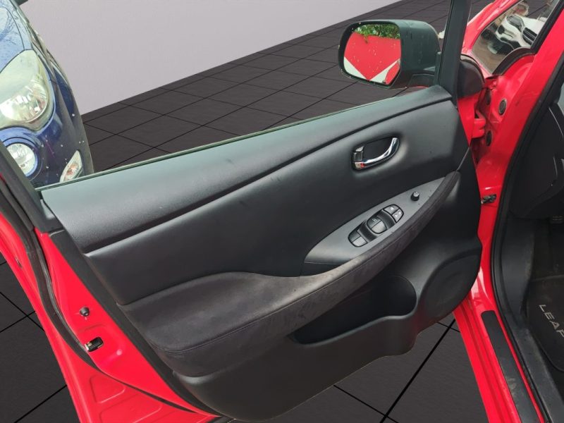 NISSAN LEAF 24KWH VISIA PACK AUTO