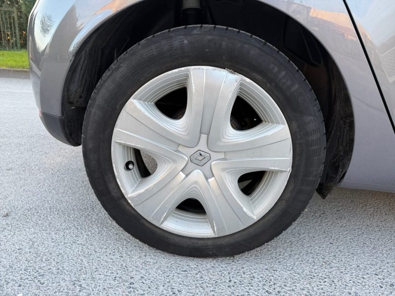 RENAULT CLIO IV 0.9 TCe 90 Energy eco2 Dynamique - Entretien Renault - 2 cartes - Faible Kilométrage