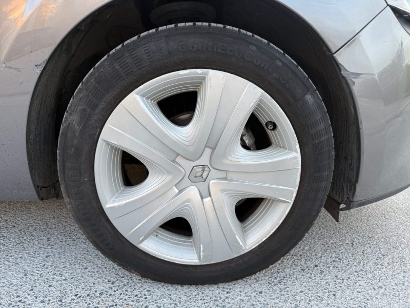 RENAULT CLIO IV 0.9 TCe 90 Energy eco2 Dynamique - Entretien Renault - 2 cartes - Faible Kilométrage