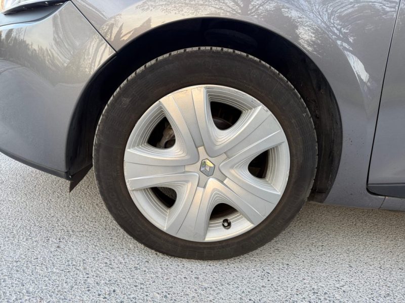 RENAULT CLIO IV 0.9 TCe 90 Energy eco2 Dynamique - Entretien Renault - 2 cartes - Faible Kilométrage