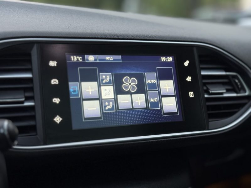 PEUGEOT 308 SW 2.0 BLUE HDI 150CH FELINE - BOITE AUTO - GPS - Toit Pano - Révisée & Garantie 6 mois