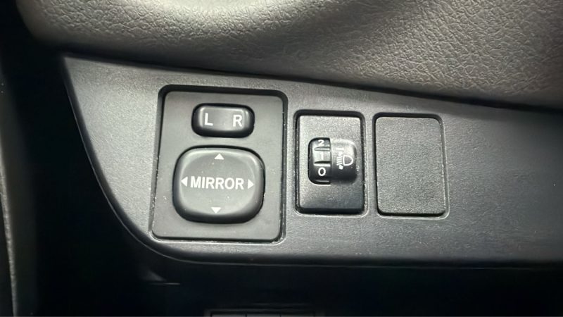 TOYOTA YARIS HYBRIDE 100cv FRANCE BUSINESS/1 ERE MAIN